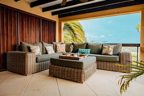 Villa - Hillside Retreat in Noord (Noord)