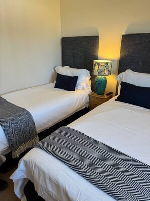 5 bedrooms, desk, iron/ironing board, travel crib