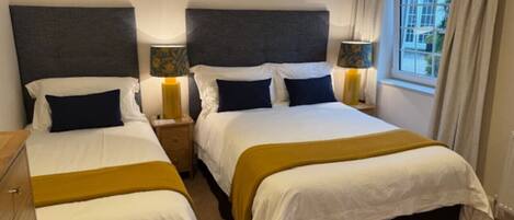 2 bedrooms, desk, iron/ironing board, WiFi