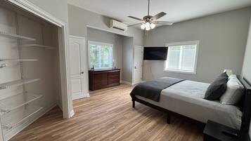 5 bedrooms, WiFi, bed sheets