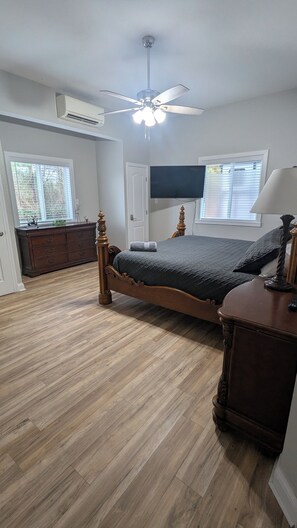 5 bedrooms, free WiFi, bed sheets