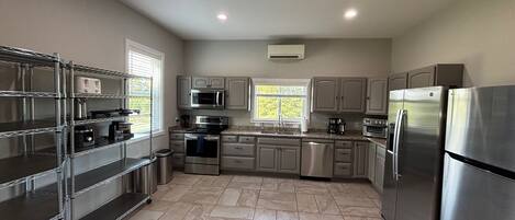 Mikrowelle, Ofen, Herdplatte, Geschirrspüler