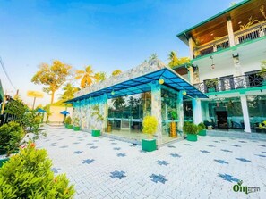 المنشأة من الخارج