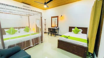 Deluxe Triple Room | Minibar, desk, free WiFi, bed sheets