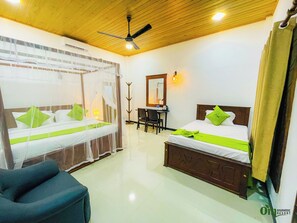 Deluxe Triple Room | Minibar, desk, free WiFi, bed sheets