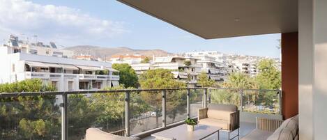 Classic Apartment | Balcony