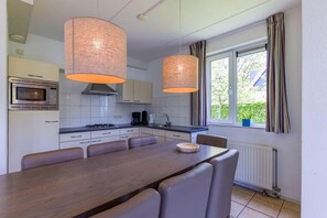 Microwave, stovetop, dishwasher, coffee/tea maker