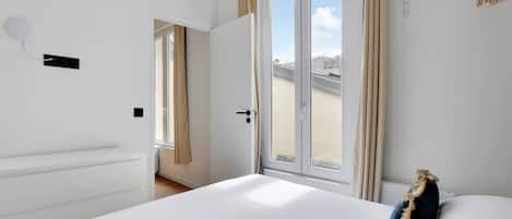 Apartment | 1 bedroom, laptop workspace, iron/ironing board, bed sheets