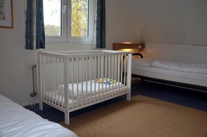 4 bedrooms, travel cot, WiFi