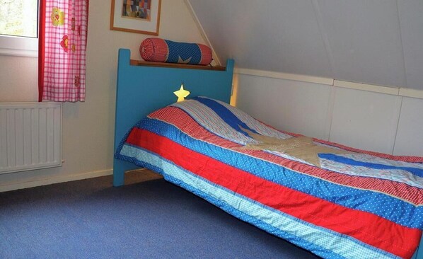 4 bedrooms, travel cot, WiFi
