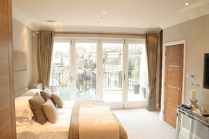 3 chambres, fer et planche à repasser, Wi-Fi, draps fournis