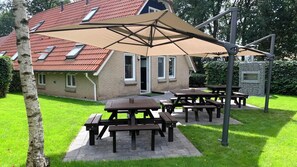 تناول الطعام بالخارج