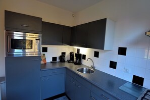 Microwave, stovetop, dishwasher, coffee/tea maker