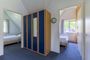 4 bedrooms, travel cot, WiFi