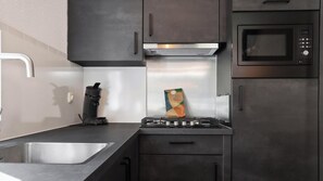 Microondas, placa de cocina, cafetera/tetera