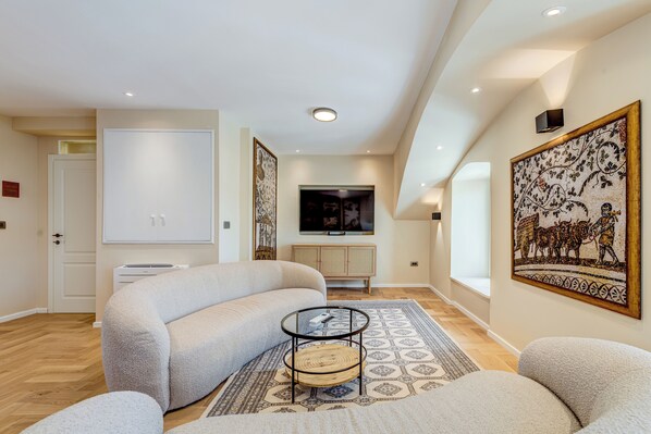 Deluxe Condo | Living area