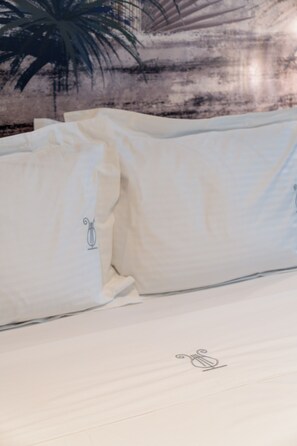 Elite Suite | Laptop workspace, free WiFi, bed sheets