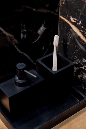 Suite de luxe | Bany | Dutxa, assecador de cabells, tovalloles i sabó
