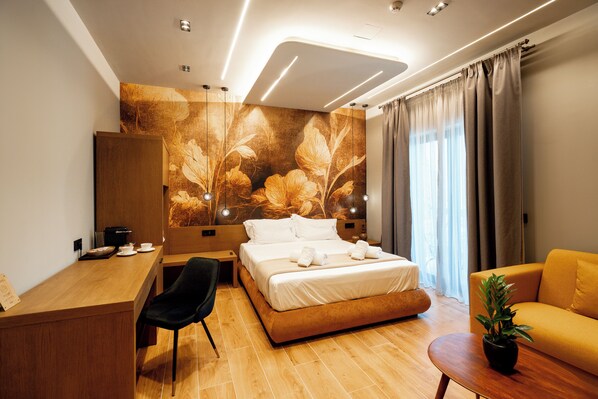 Deluxe Suite | Laptop workspace, free WiFi, bed sheets