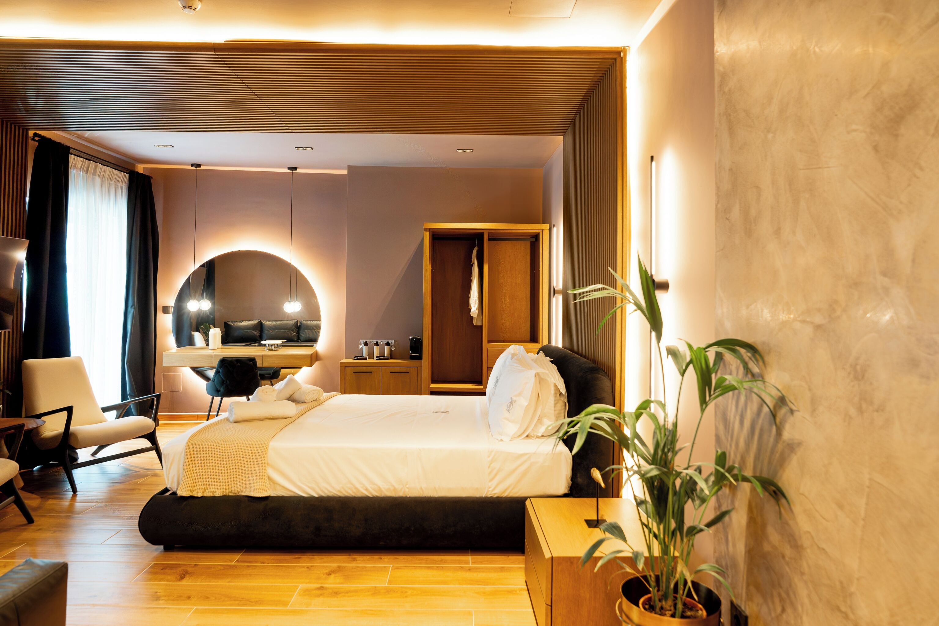 Laptop workspace, free WiFi, bed sheets