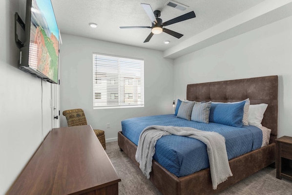 Townhome, Multiple Beds, Hot Tub, Mountain View (Sunset Ridge) | Individually decorated, individually furnished, desk, laptop workspace