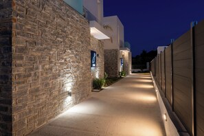 المنطقة المحيطة بالمنشأة