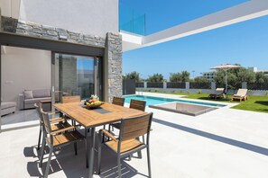 Outdoor dining - Rodos Stars Stellar Villas-Andromeda (Rhodes)