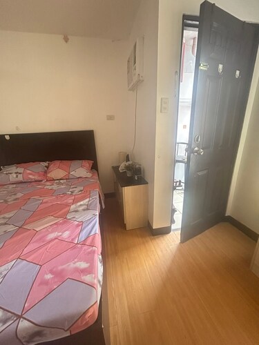 Minimalist Room in Imus Condo With Netflix and Round-clock Security