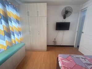 Condo, 1 Bedroom, Accessible, Balcony - Minimalist Room in Imus Condo With Netflix and Round-clock Security (Imus)