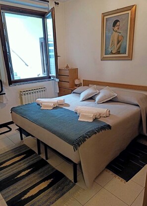 2 chambres, fer et planche à repasser, Wi-Fi gratuit, draps fournis