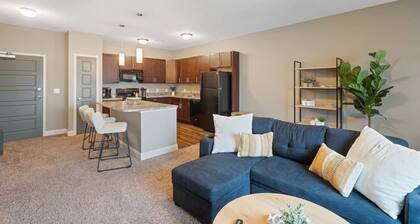 West Des Moines- Garage Gym Pool Jordan Creek