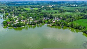 House - Steps to the Lake- Cozy 2 Bedroom Retreat (Bristol)