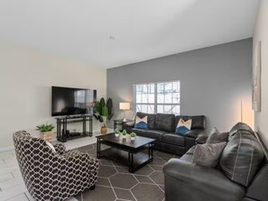 Room - Free Amenities Spacious Home King Beds (Kissimmee)