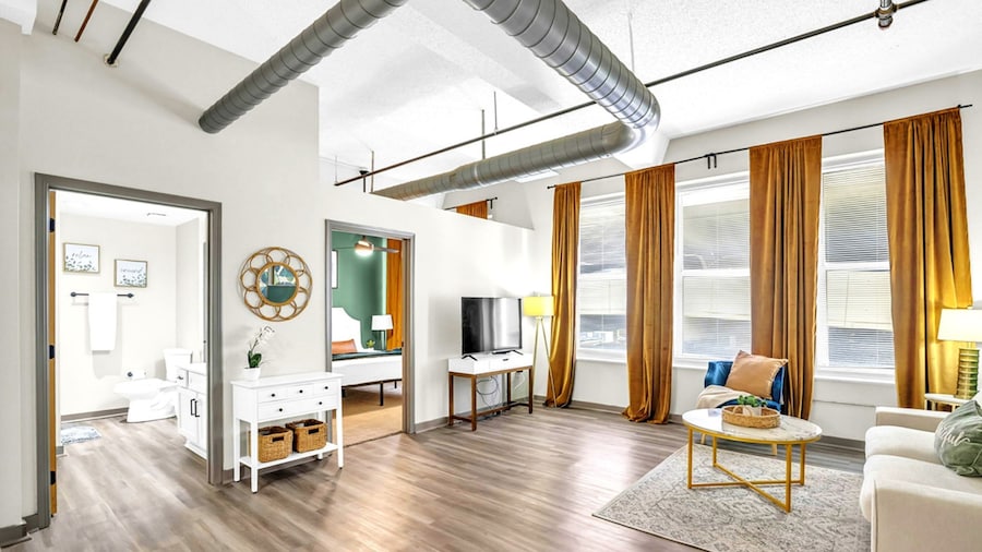 Cozy Stay Power Light Area Pool w Free Parking