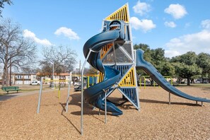 Apartment | 1 bedroom - Cozy Modern Space Walk to TWU King bed Sleeps 4 (Denton)