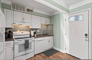 Apartment | 1 bedroom - Cozy Modern Space Walk to TWU King bed Sleeps 4 (Denton)