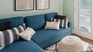 House, Smoking | 1 bedroom - Cozy Modern Space Walk to TWU King bed Sleeps 4 (Denton)