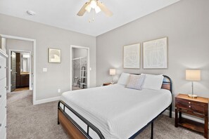 Apartment - Modern Retreat in West Des Moines (West Des Moines)