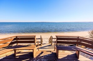 House - Beachfront Retreat - 5BR Home With Stunning Views (South Jamesport)