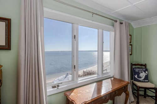 Beachfront Retreat - 5BR Home With Stunning Views