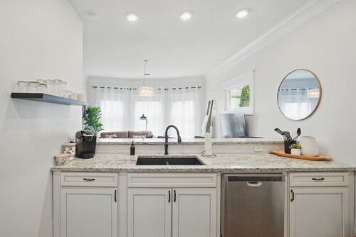 Modern Farmhouse | 4 Kings + Loft | On Ingersoll