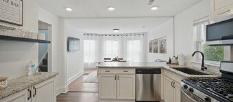 Modern Farmhouse | 4 Kings + Loft | On Ingersoll