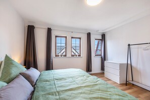 WiFi, bed sheets