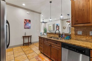 Condo, Multiple Beds, Balcony, Mountain View (Sunset Vista) | Interior