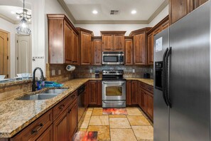 Condo, Multiple Beds, Balcony, Mountain View (Sunset Vista) | Private kitchen | Fridge, microwave, oven, stovetop