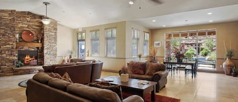 Kondominium, Beberapa Tempat Tidur, balkon, pemandangan gunung (Sunset Vista) | Interior
