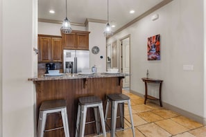 Condo, Multiple Beds, Balcony, Mountain View (Sunset Vista) | Interior