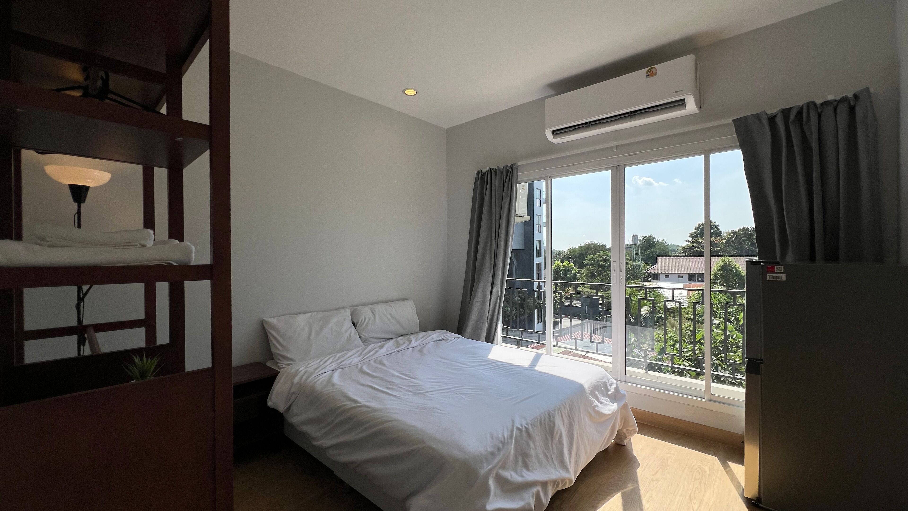 Elite Studio, 1 Queen Bed, Balcony, City View