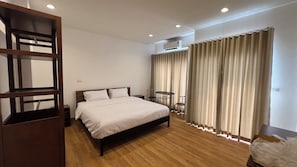 Superior-Studio, 1 King-Bett, Balkon, Parkblick | Pillowtop-Betten, kostenloses WLAN, Bettwäsche