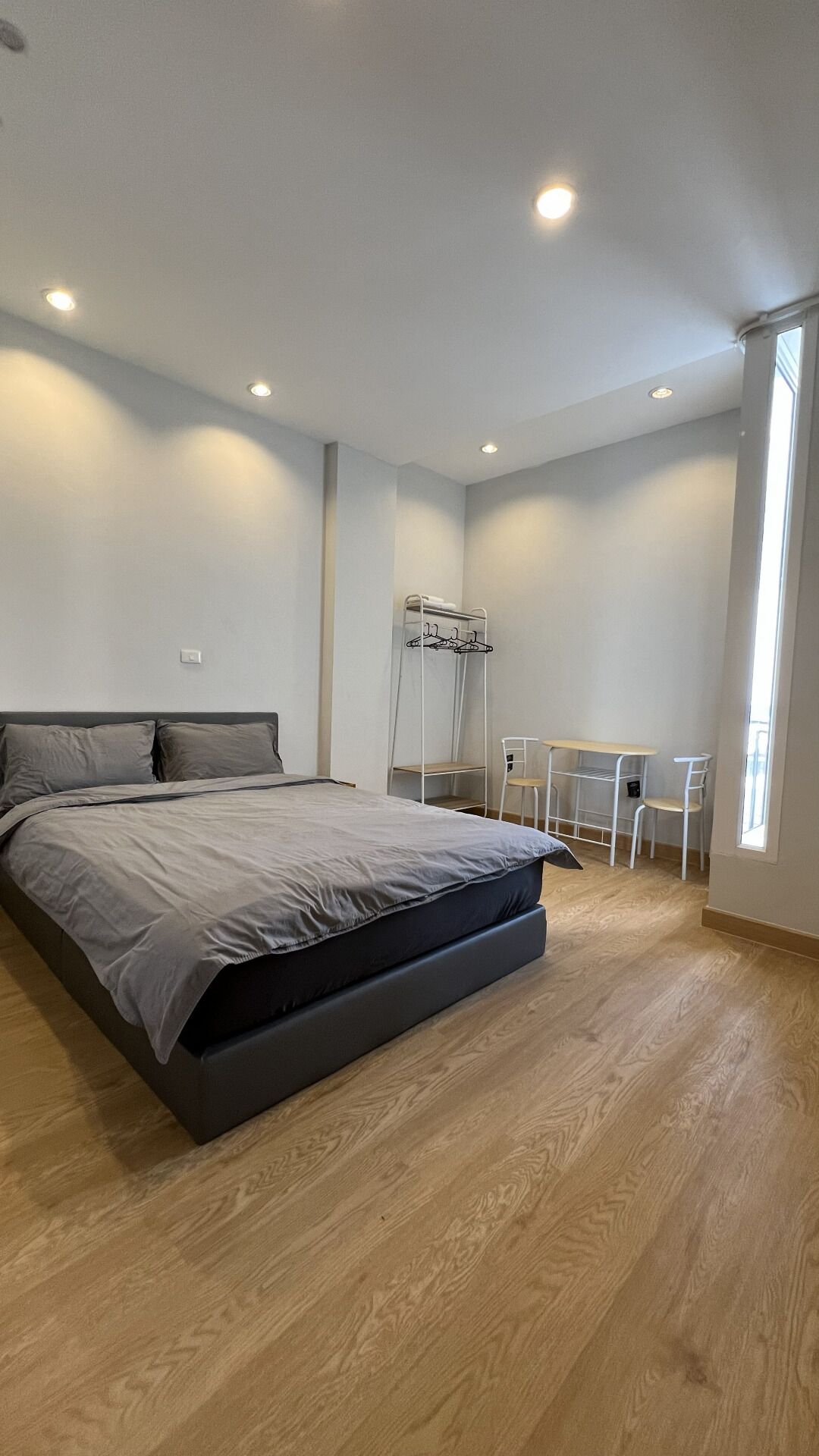 Classic Studio, 1 Queen Bed, Non Smoking | Pillowtop beds, free WiFi, bed sheets